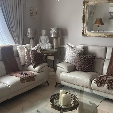 Dernvale House - Single -sleeps 4 בית הארחה *