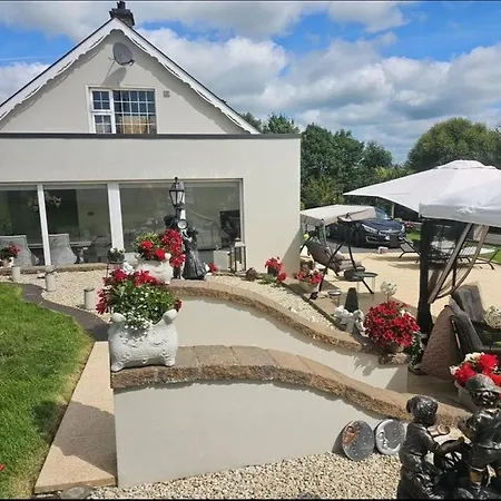 בית הארחה Dernvale House - Single -sleeps 4 Mullinderg