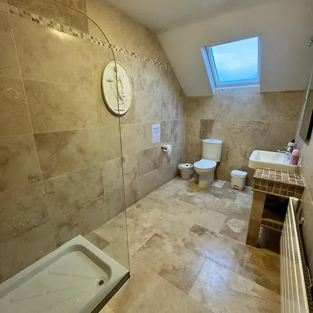 Dernvale House - Single -sleeps 4