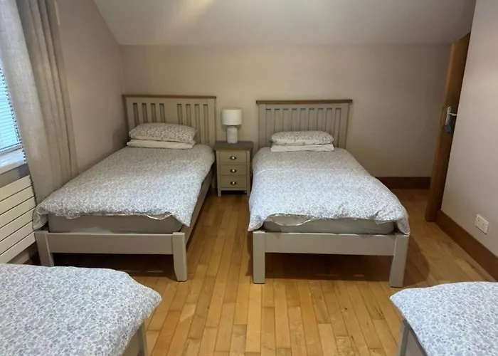 Dernvale House - Single -sleeps 4 Pensjonat *
